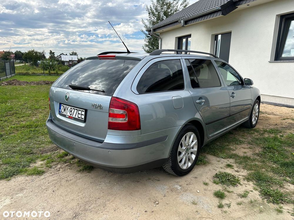 Skoda Octavia Combi 1.6 FSI Elegance - 3