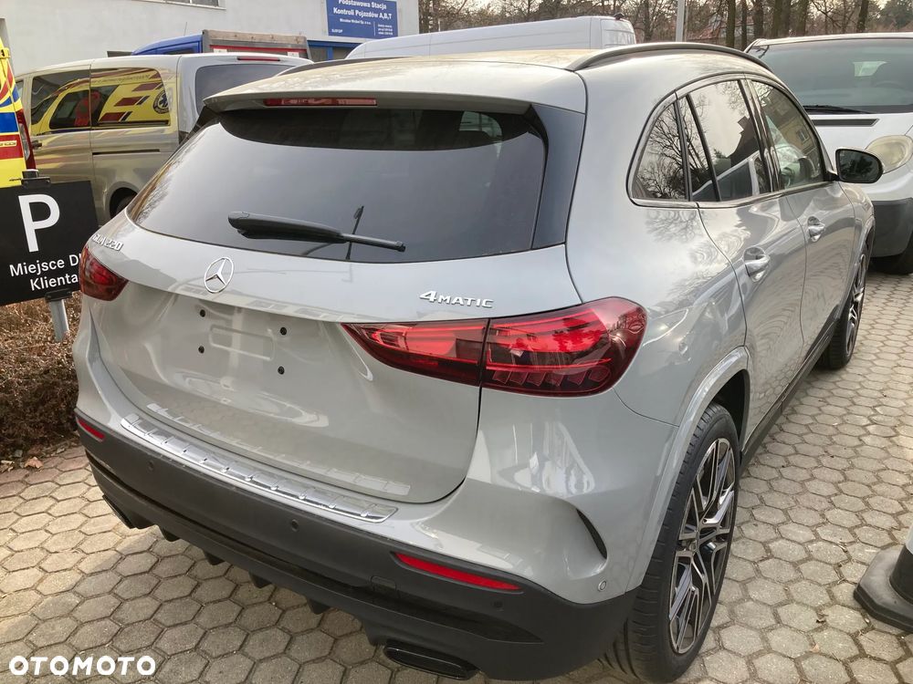 Mercedes-Benz GLA - 4