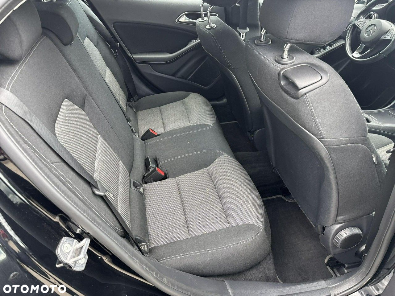Mercedes-Benz GLA 180 7G-DCT - 15