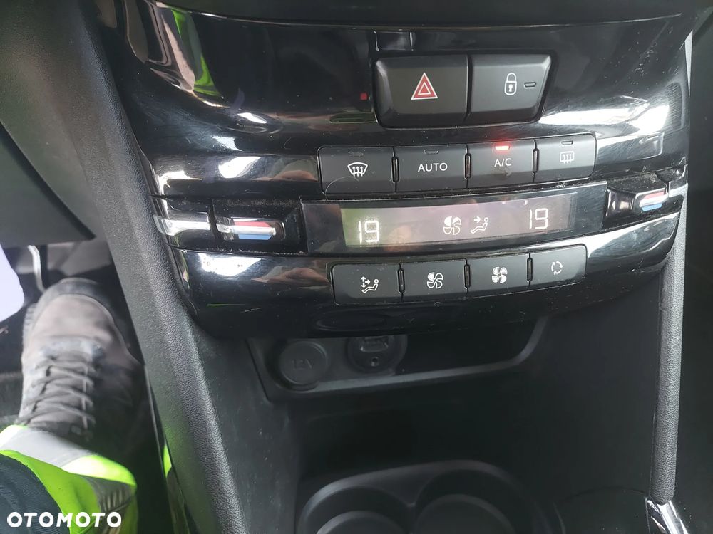 Peugeot 2008 PureTech 82 Allure - 18