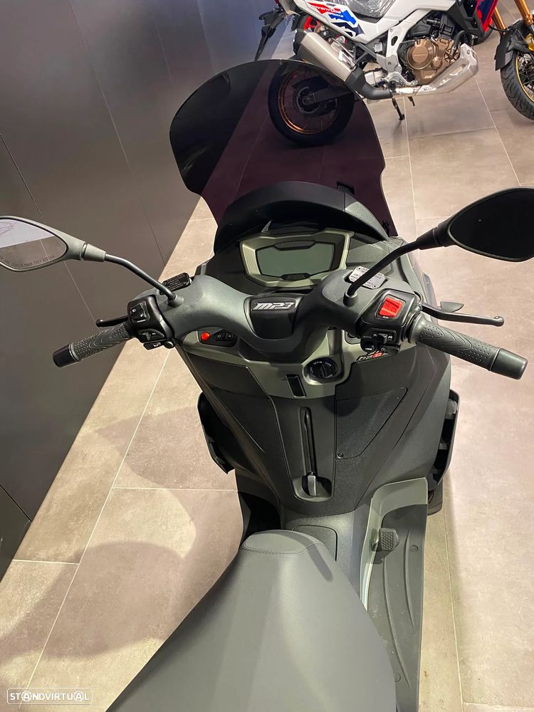 Piaggio MP3 - 7