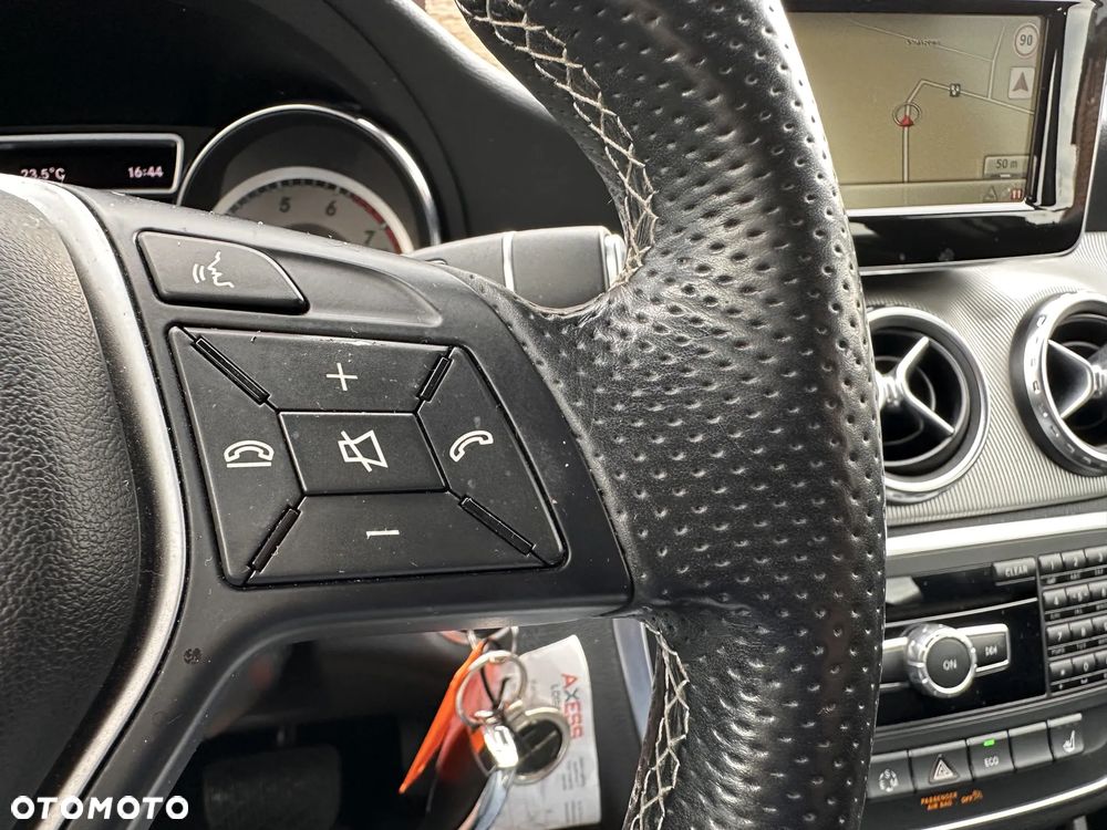 Mercedes-Benz GLA 200 7G-DCT - 18