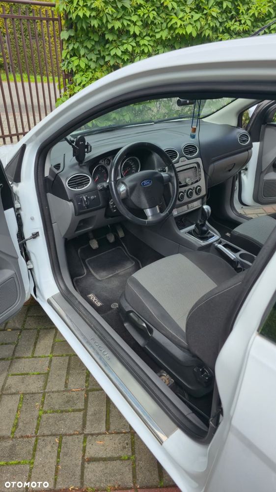 Ford Focus 1.8 FF Trend - 13