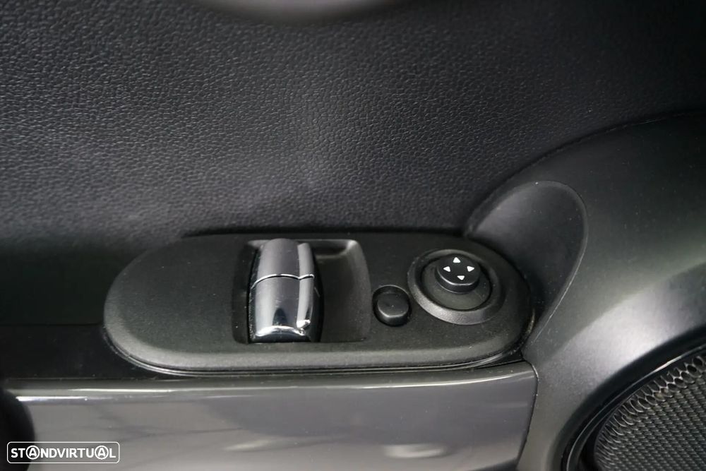 MINI 3 Portas One - 18
