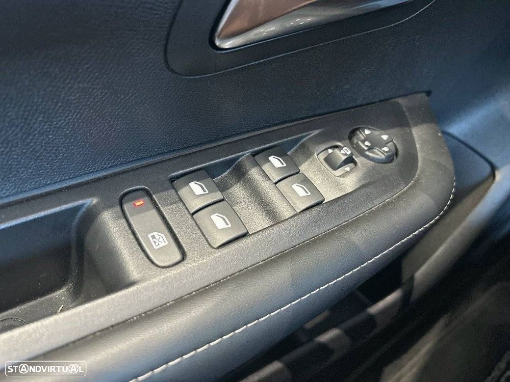 Peugeot 208 1.2 Hybrid Allure e-DCS6 - 24