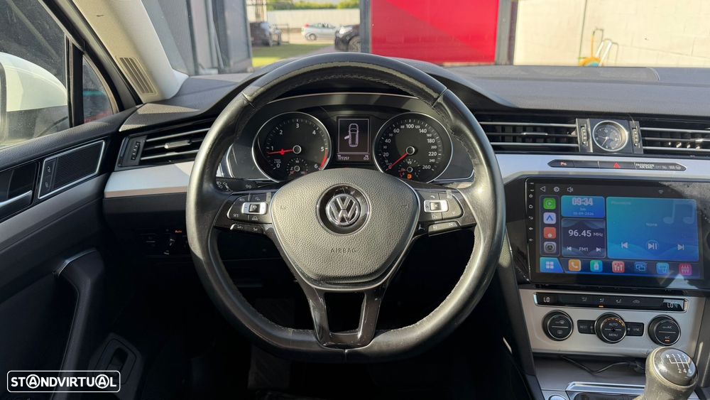 VW Passat Variant 1.6 TDI Highline - 23