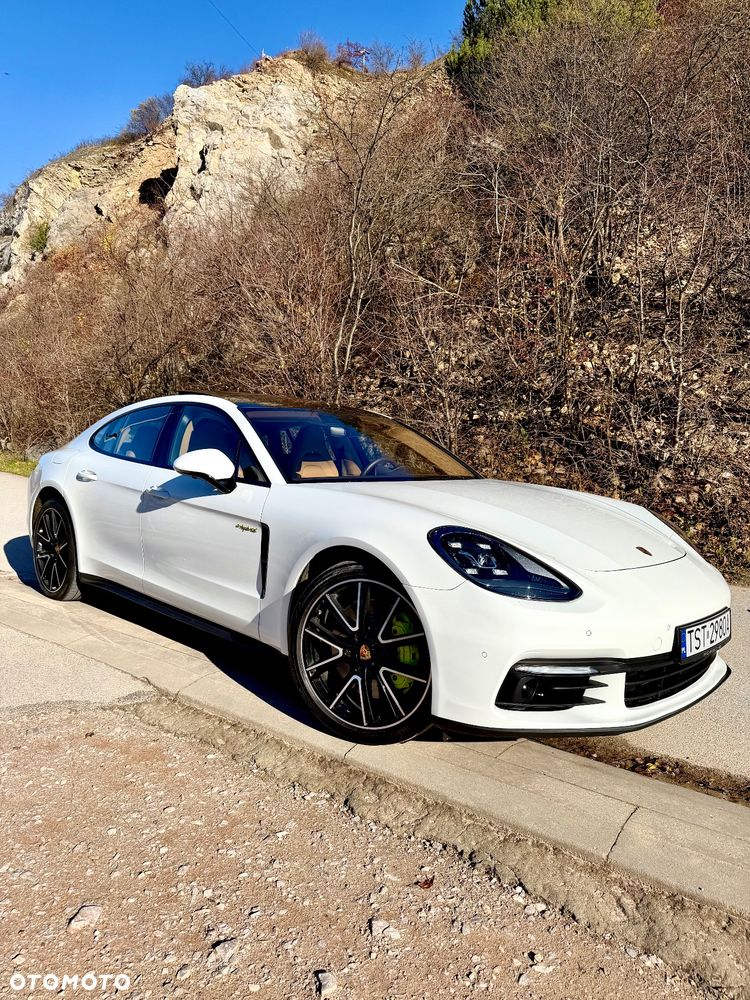 Porsche Panamera 4 E-Hybrid - 1