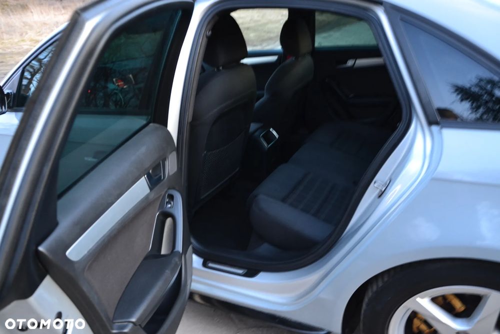 Audi A4 Limousine - 17