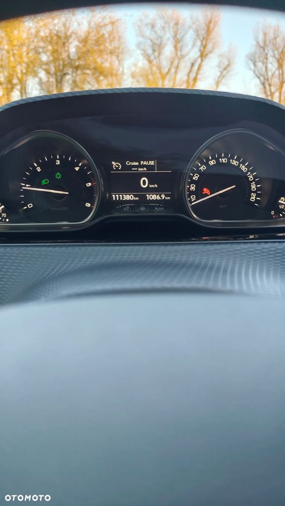 Peugeot 2008 1.6 e-HDi Allure S&S - 13