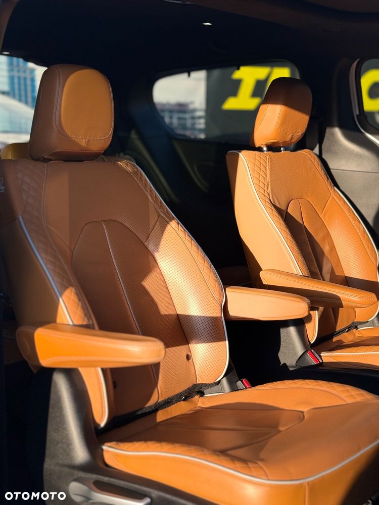 Chrysler Pacifica - 37