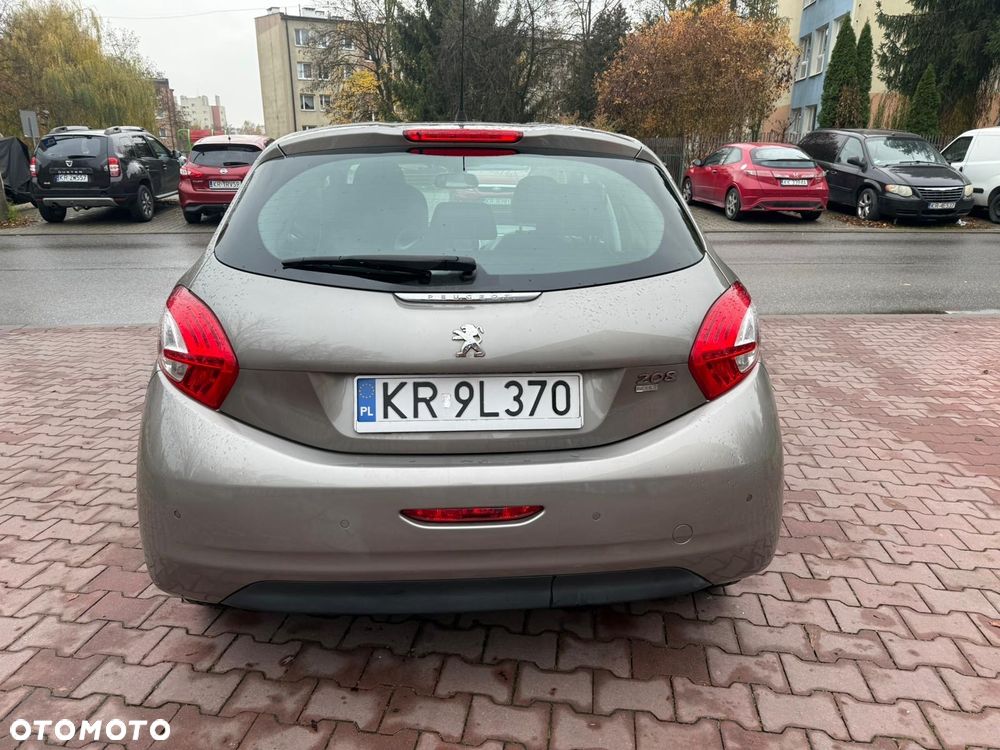 Peugeot 208 - 15