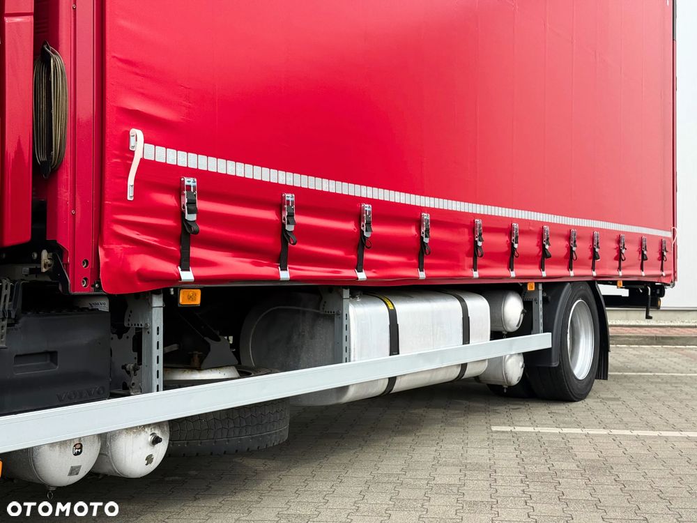Volvo FH 420 / PRZESTRZENNY 60M3 / 7,75 M / SALON PL - 15