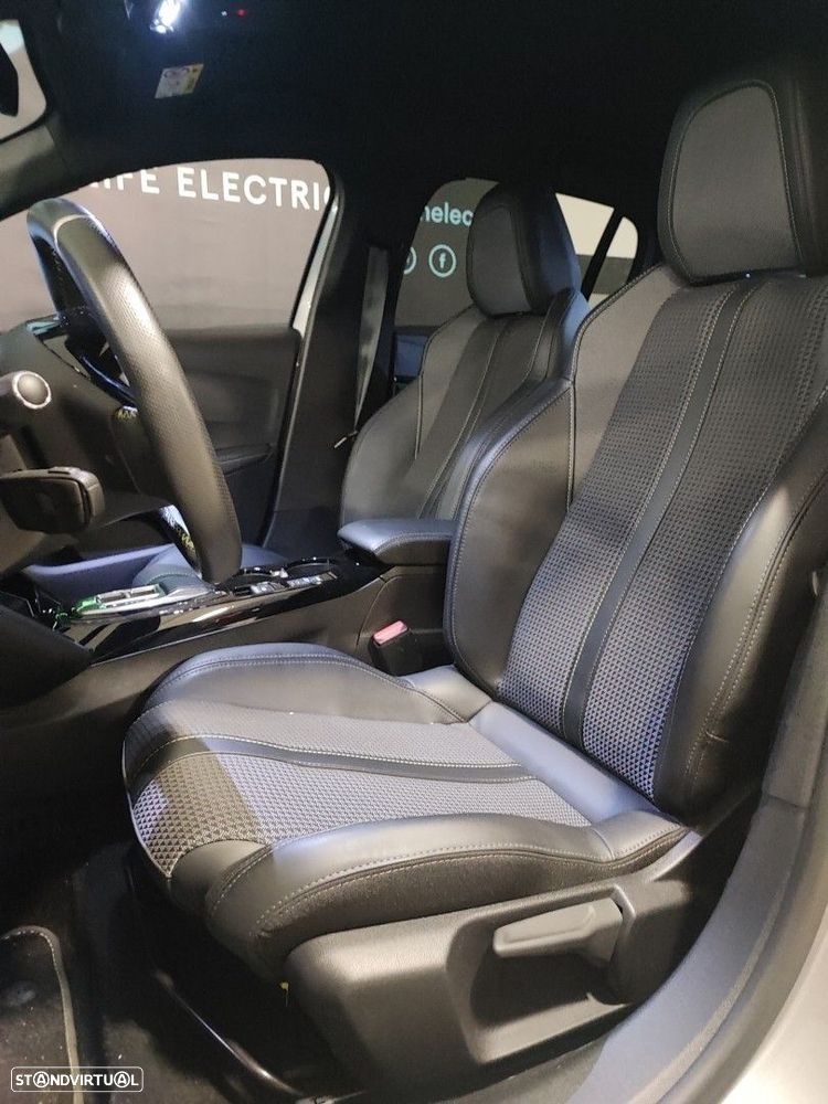 Peugeot e-208 50 kWh GT - 6