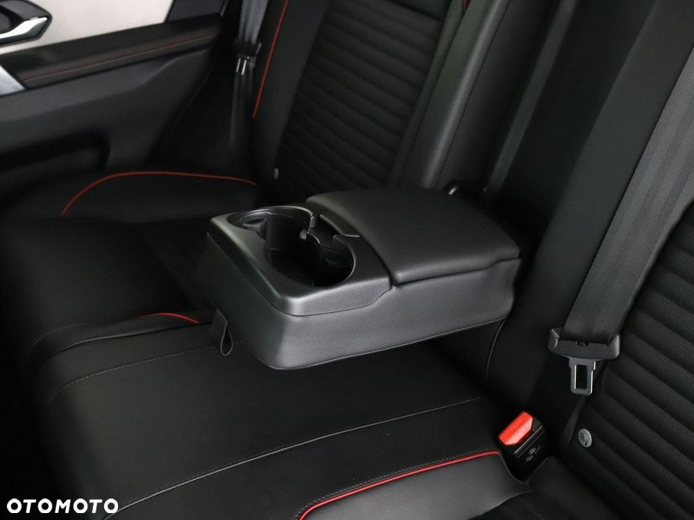 Land Rover Discovery Sport D165 R-Dynamic S - 38