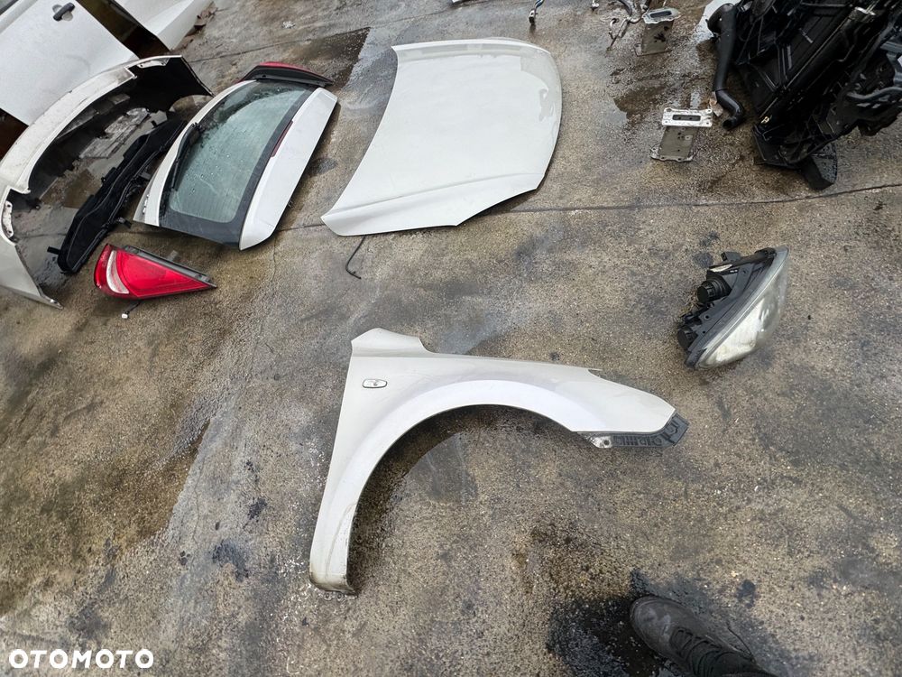 Hyundai i30 kod lakieru QU hatchback błotnik prawy lewy przedni przód drzwi prawe lewe przednie tylne srebrne szare lampa prawa lewa przednia przód soczewka maska pas przedni wąż klimy klapa tył tylnia klapa bagażnika lampy tylnie belka tył zderzak tył tylni - 5
