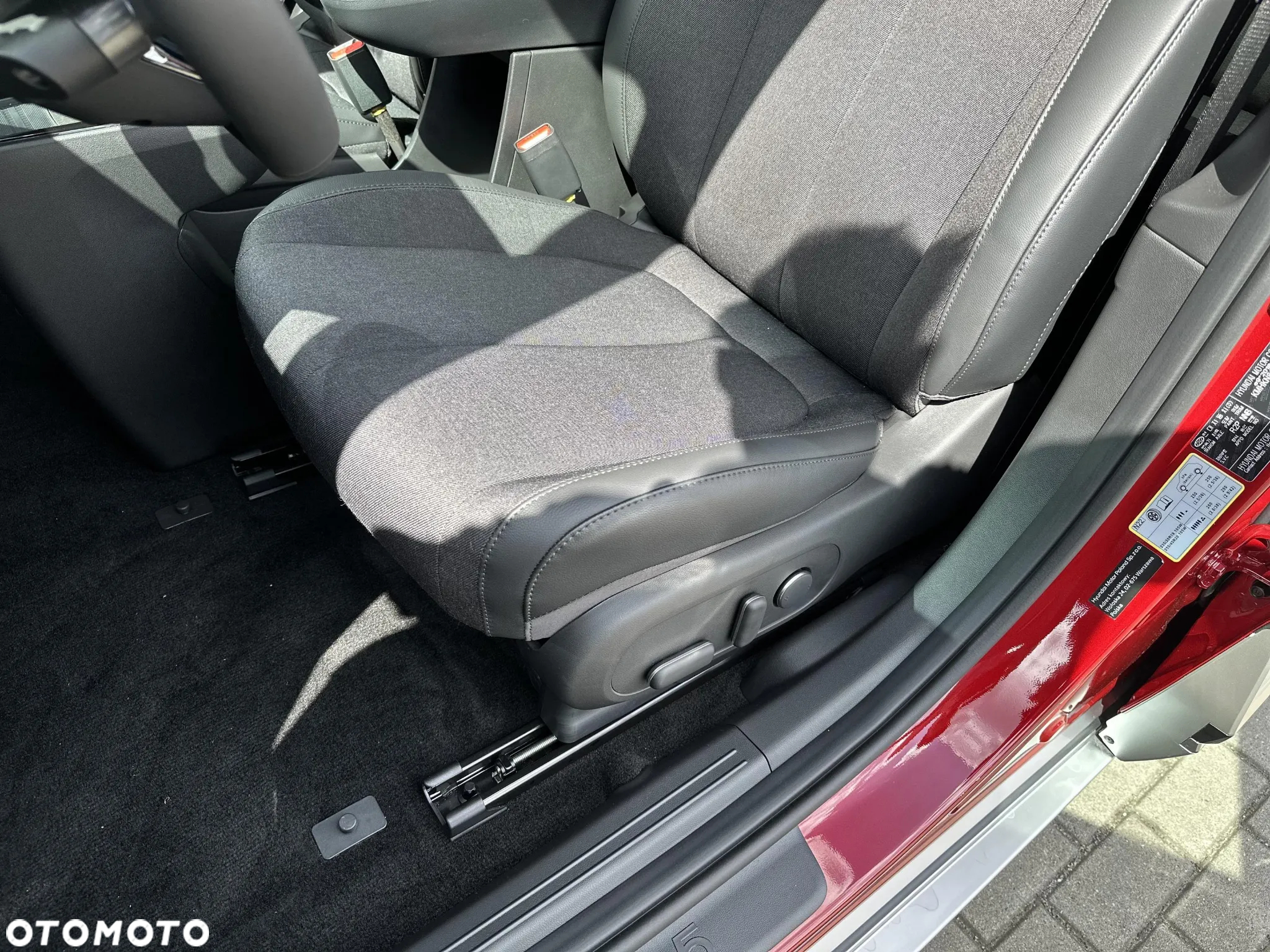 Hyundai IONIQ - 12