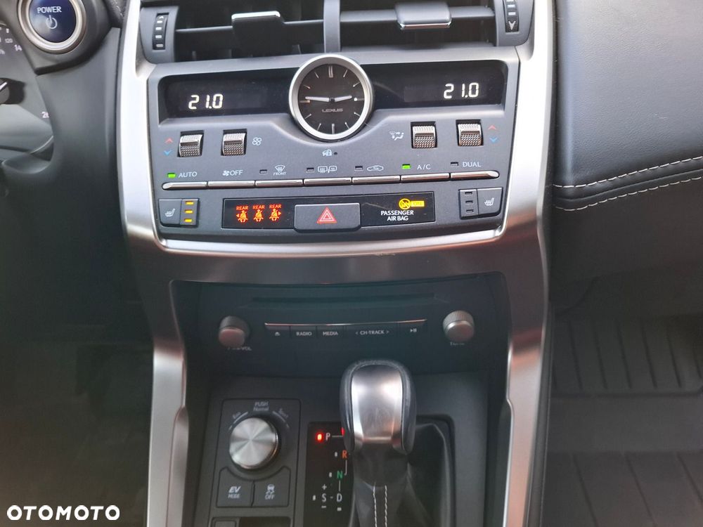 Lexus NX 300h Comfort AWD - 32