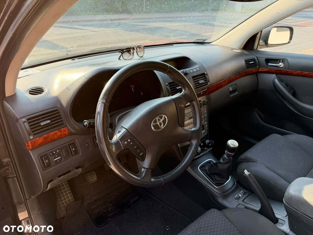 Toyota Avensis - 11
