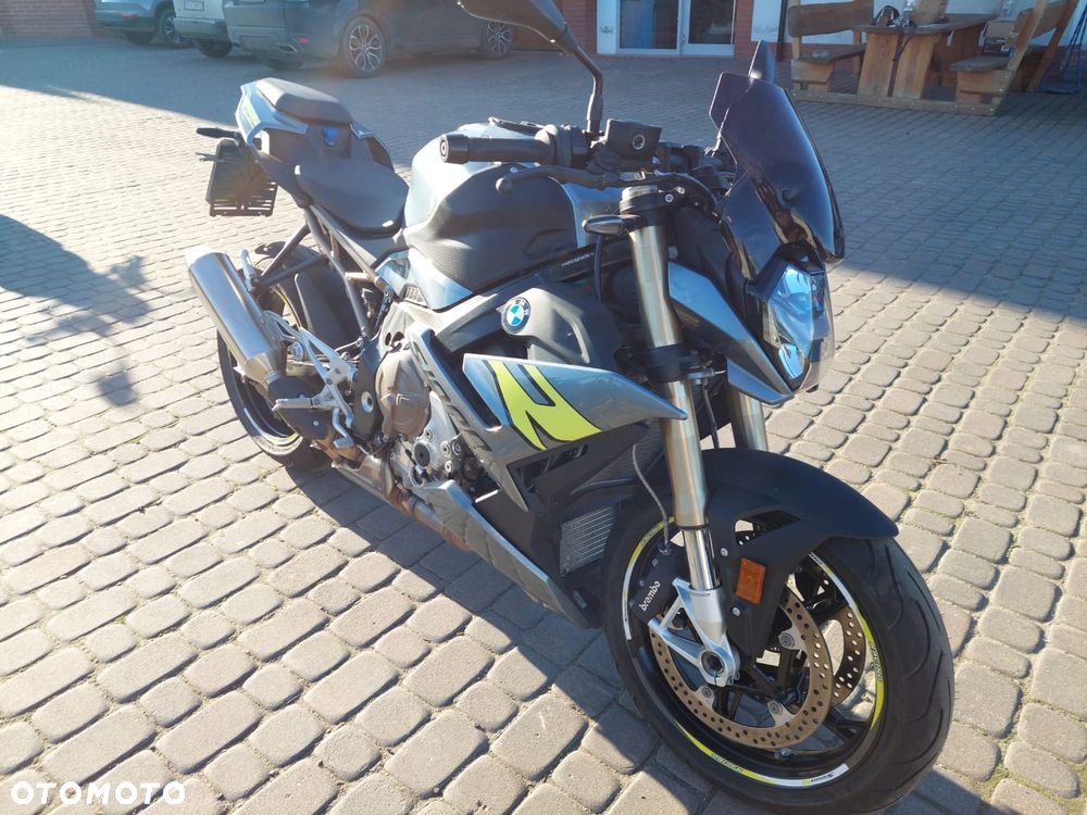 BMW S - 9