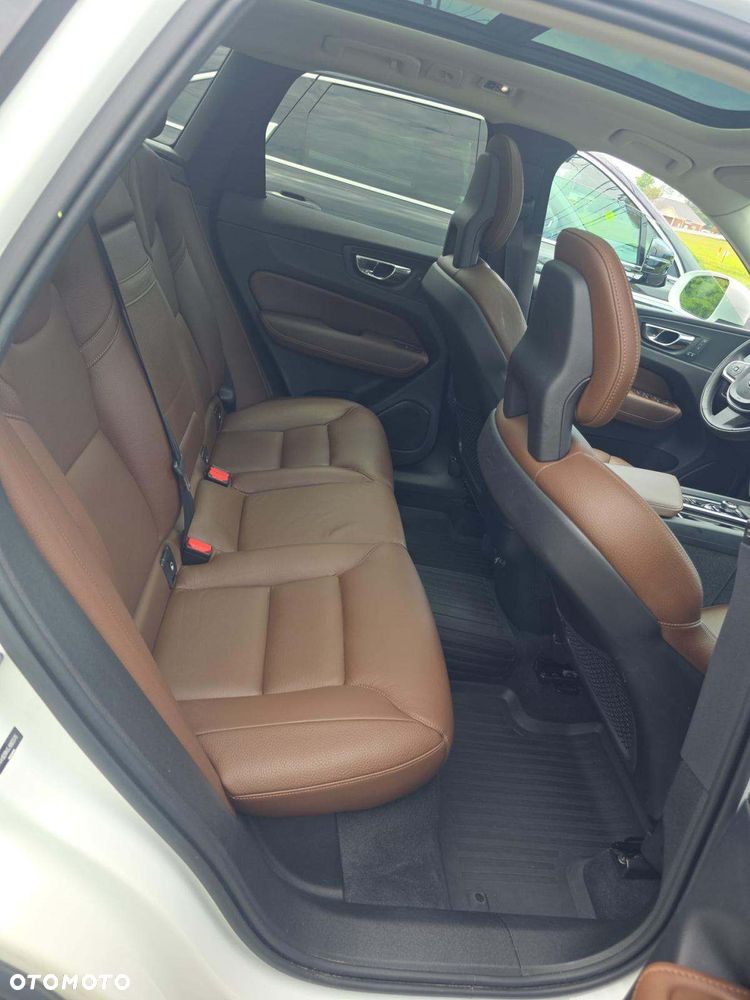 Volvo XC 60 T5 AWD Momentum - 8