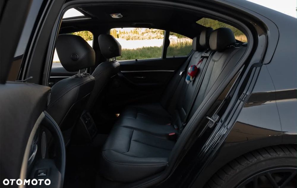 BMW Seria 3 328i - 8