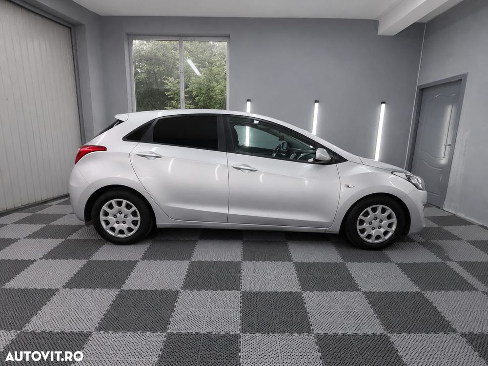 Hyundai i30 1.4 CRDi Comfort - 11