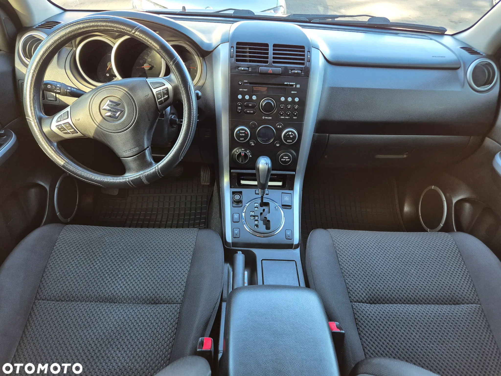 Suzuki Grand Vitara 2.4 De Luxe - 16