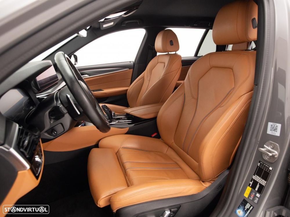 BMW 530 e Pack Desportivo M - 8