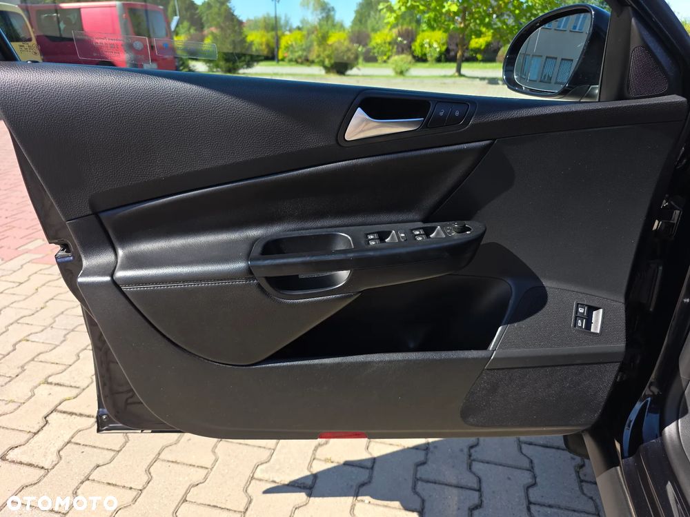 Volkswagen Passat 2.0 TDI Comfortline - 23