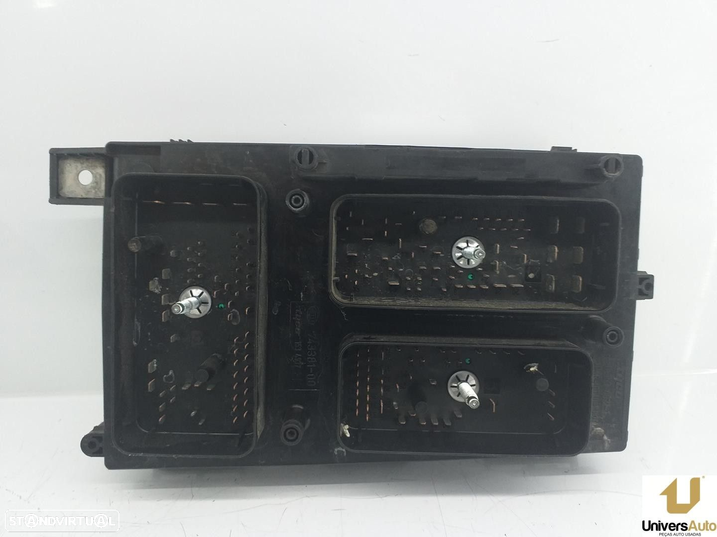 CAIXA RELÉS / FUSÍVEIS OPEL ASTRA H 2004 -5DK00866840 - 2