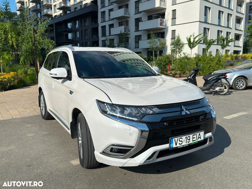 Mitsubishi Outlander PHEV 2.4 L 4X4 Instyle+ - 9