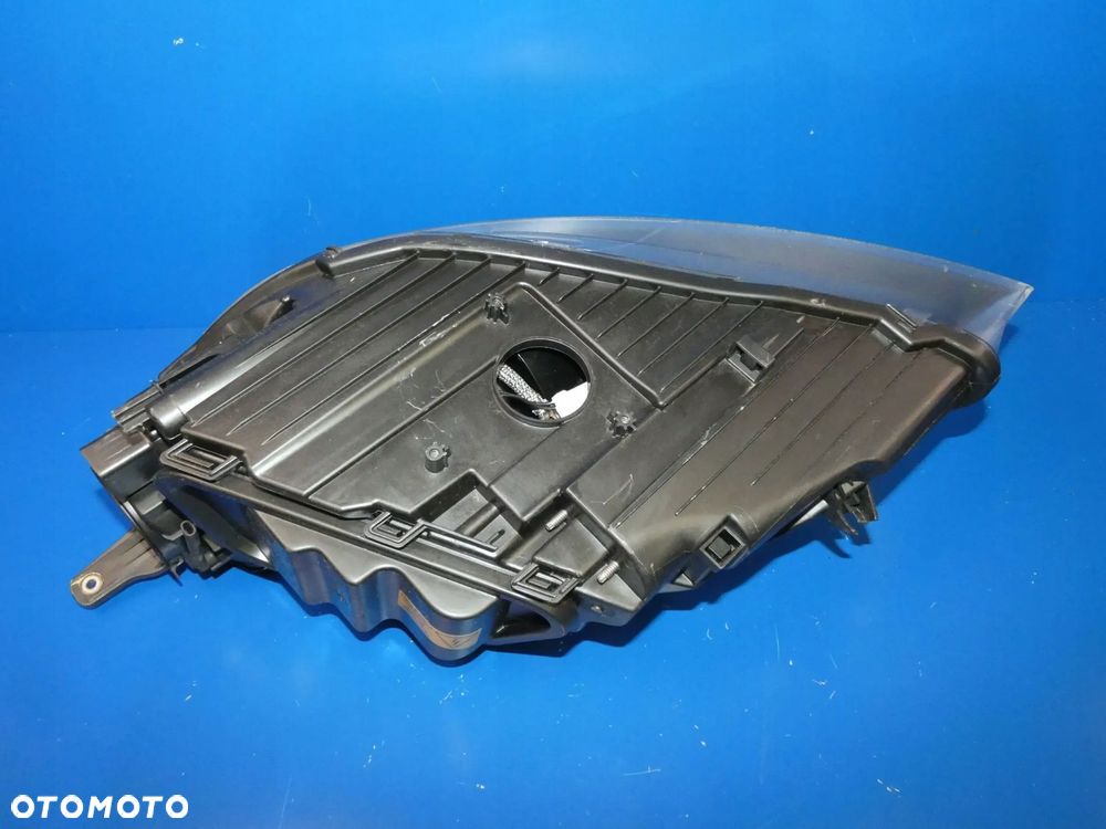 VOLVO V40 II LAMPA PRAWA PRAWY PRZÓD PRZEDNIA XENON ANGLIK - 2