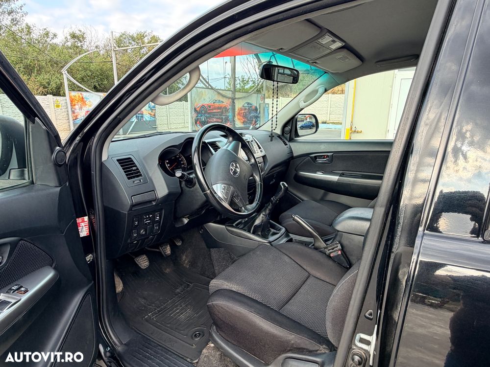 Toyota Hilux 4x4 Cabina Dubla Style - 8