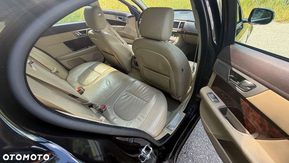 Jaguar XF 5.0 V8 Premium Luxury - 25