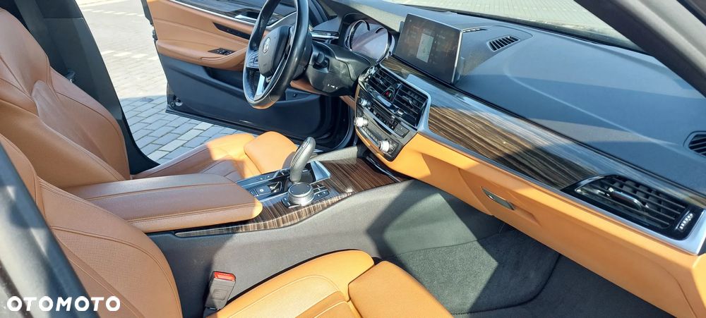 BMW Seria 5 530i Sport - 11