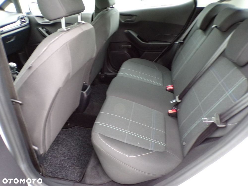 Ford Fiesta - 25