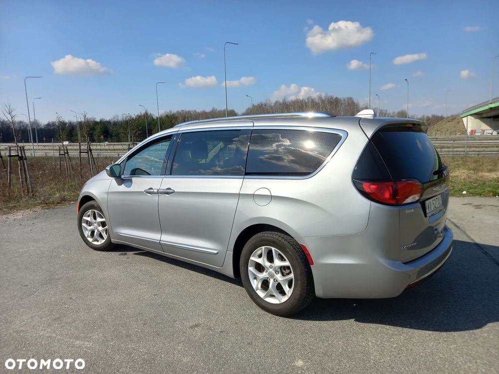 Chrysler Pacifica - 5