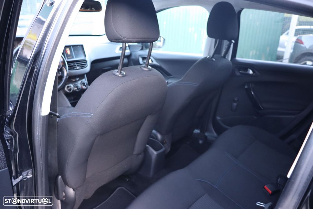 Peugeot 208 1.2 PureTech Style - 17