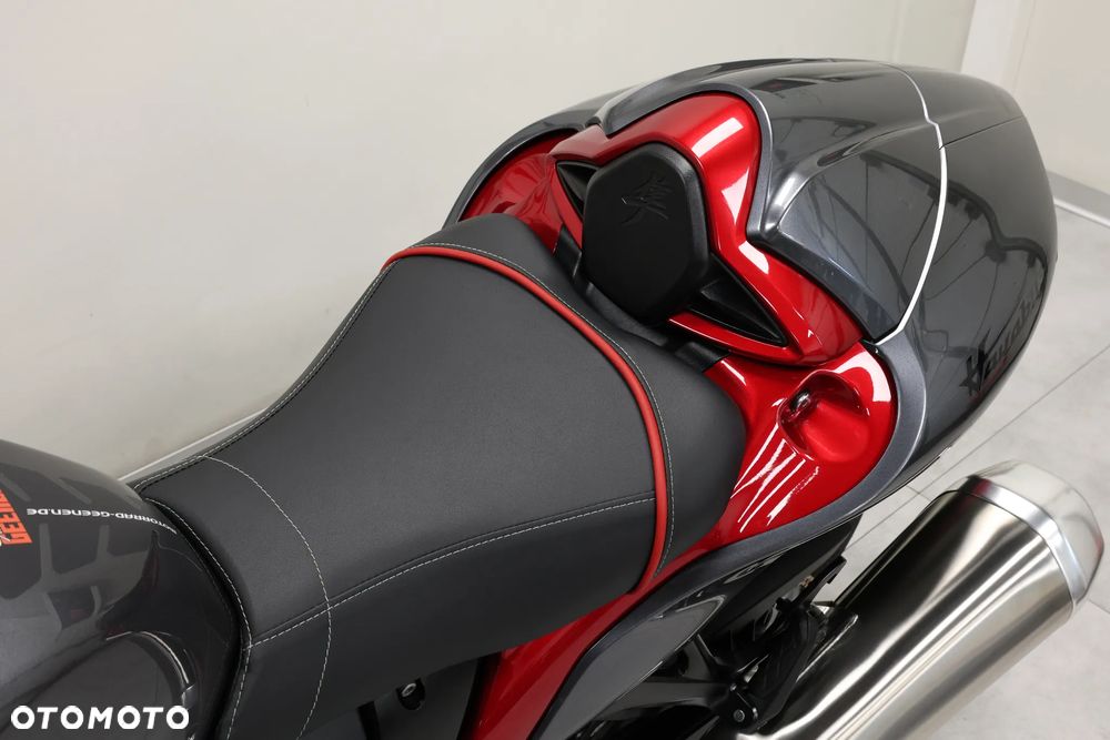 Suzuki GSX - 16