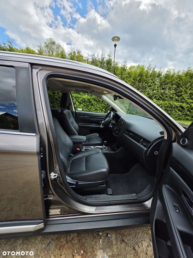 Mitsubishi Outlander 2.0 Instyle + 4WD CVT - 6