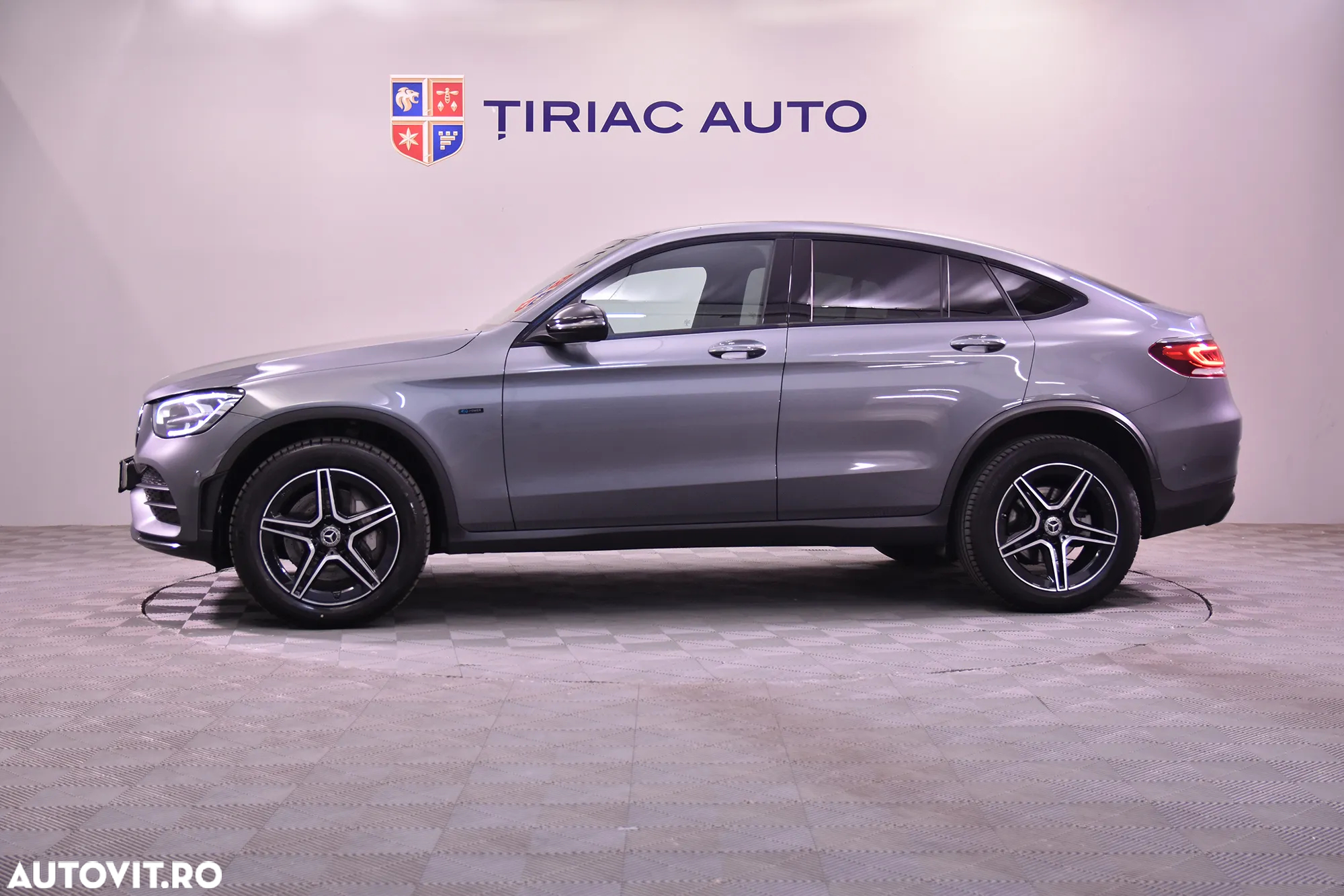 Mercedes-Benz GLC Coupe 300 e 4Matic 9G-TRONIC AMG Line - 2