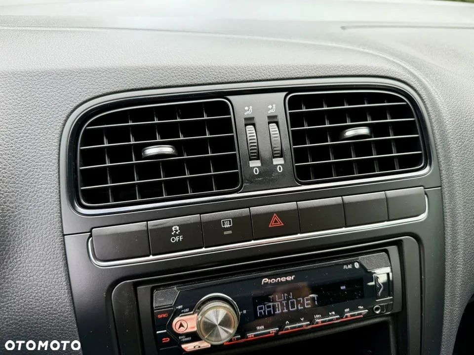 Volkswagen Polo 1.4 16V Comfortline - 22