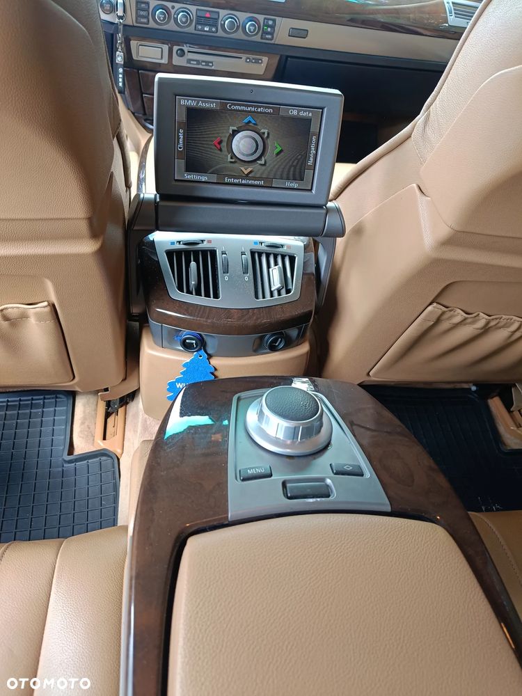 BMW Seria 7 750i L - 7