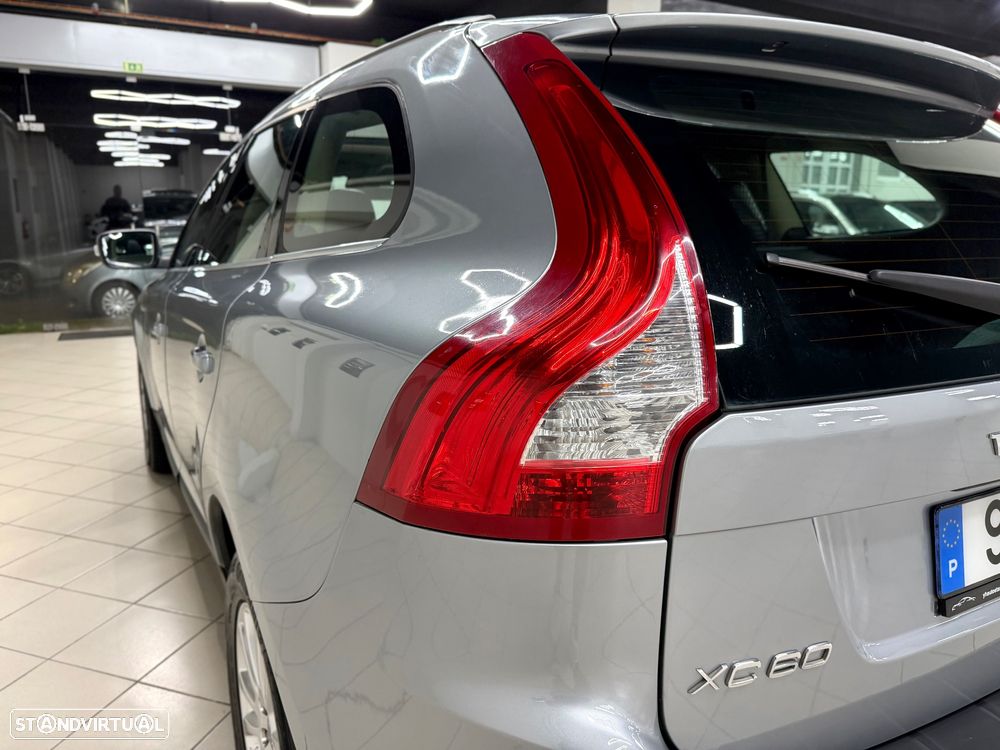 Volvo XC 60 2.4 D Drive Momentum - 9
