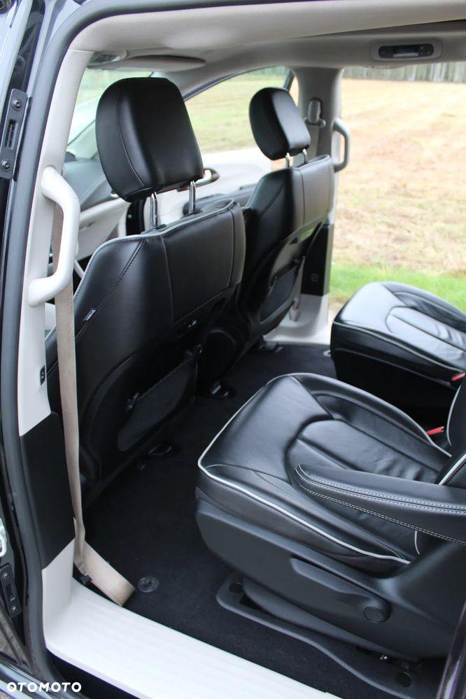 Chrysler Pacifica - 18