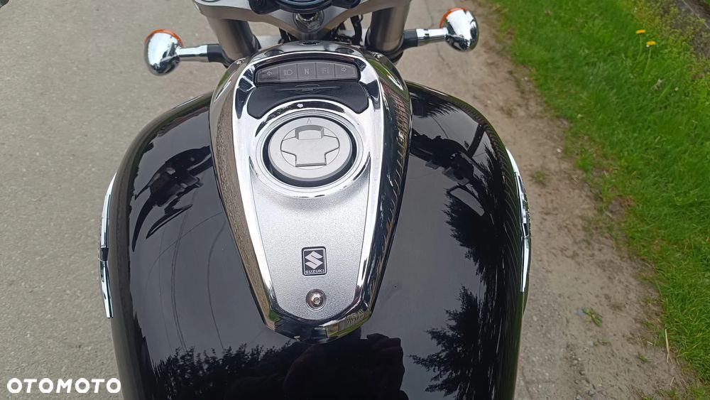 Suzuki Intruder - 19
