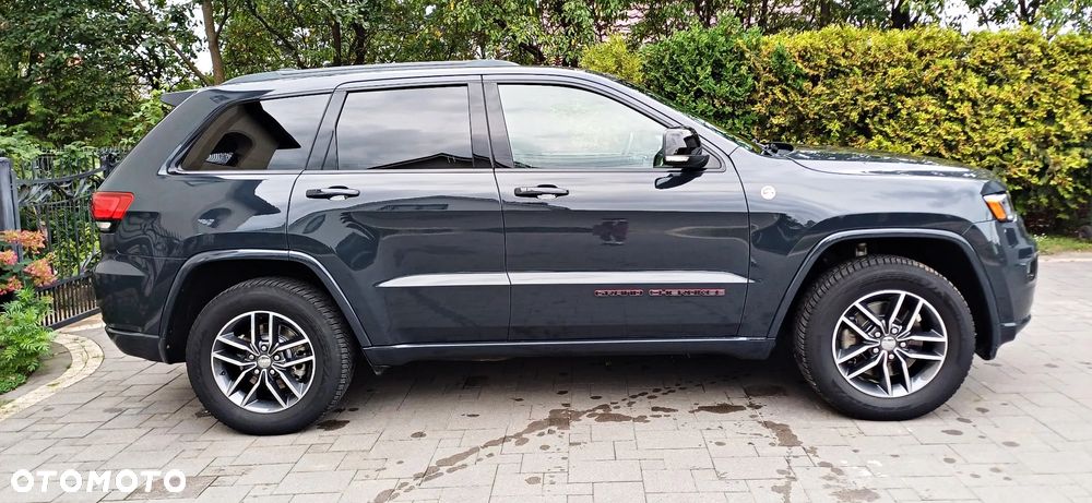 Jeep Grand Cherokee - 12