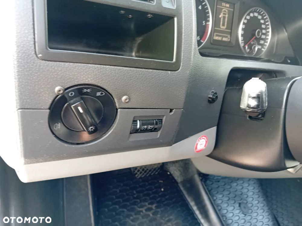 Volkswagen Caravelle - 27
