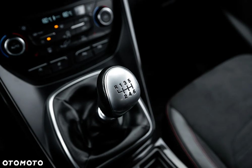 Ford Kuga 1.5 EcoBoost 2x4 ST-Line - 27