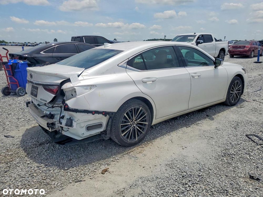 Lexus ES 300h Business Edition - 5